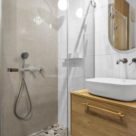 Airport - Parking & Balcony - By Rentujemy Апартаменты *