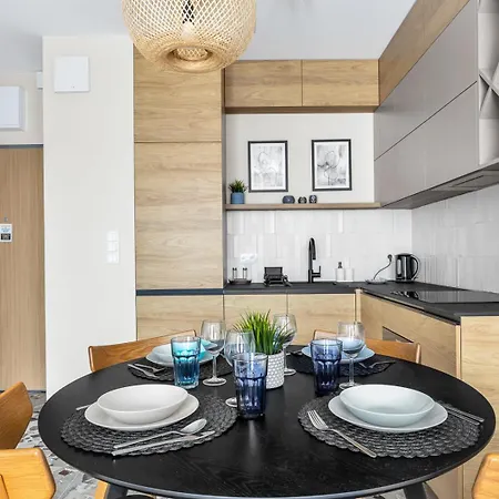 Airport - Parking & Balcony - By Rentujemy Lejlighed