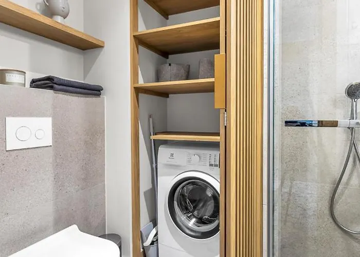 Airport - Parking & Balcony - By Rentujemy 바르샤바