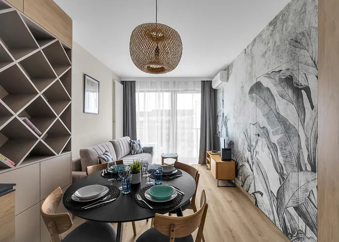 Airport - Parking & Balcony - By Rentujemy 아파트