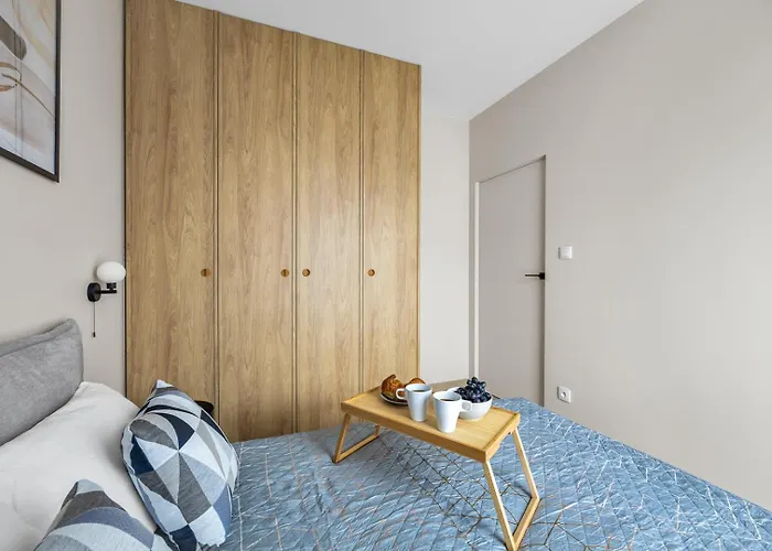 Airport - Parking & Balcony - By Rentujemy 아파트 *