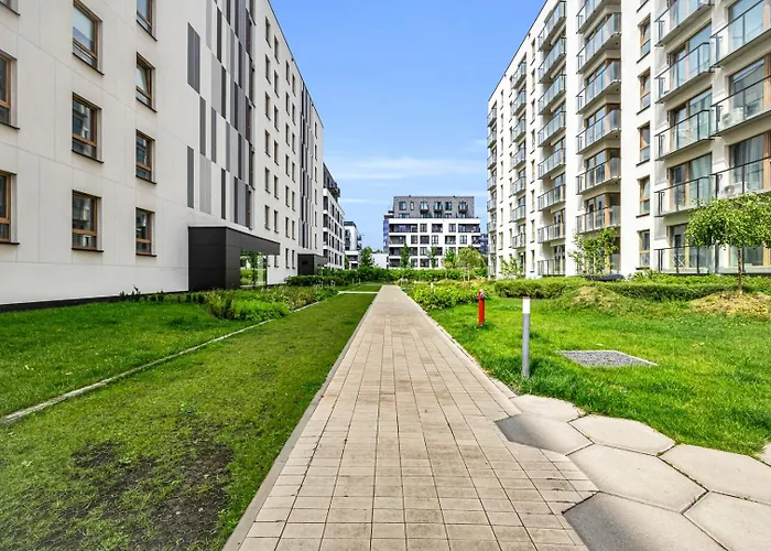 Airport - Parking & Balcony - By Rentujemy 아파트 *