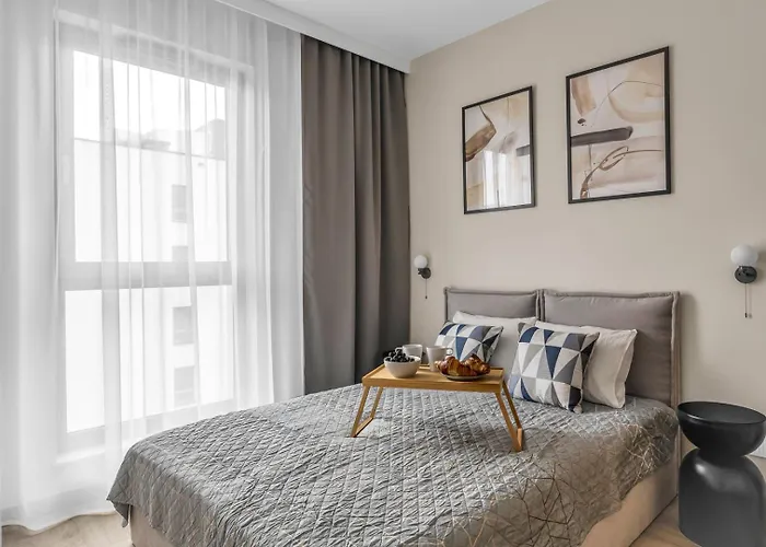 Airport - Parking & Balcony - By Rentujemy 아파트 바르샤바