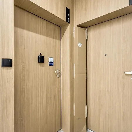 Appartamento Airport - Parking & Balcony - By Rentujemy Varsavia