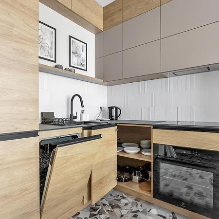 Airport - Parking & Balcony - By Rentujemy Appartamento Varsavia