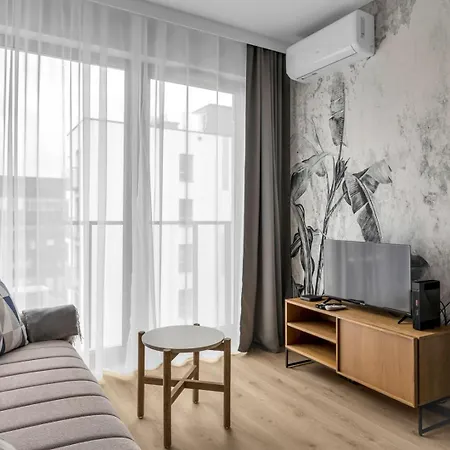 Airport - Parking & Balcony - By Rentujemy Varsavia