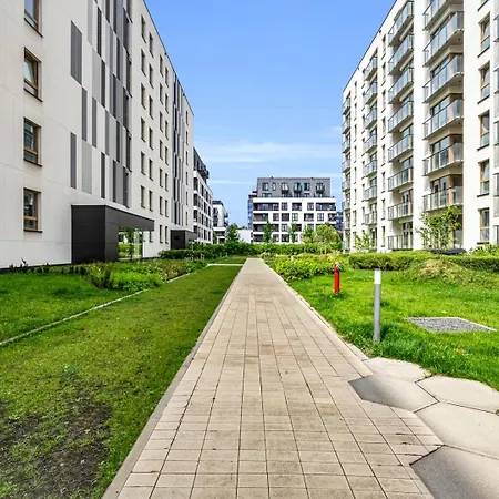 Airport - Parking & Balcony - By Rentujemy Appartamento *